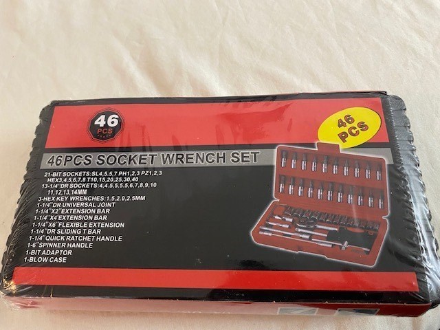 Events Viewbid - 46 Ratchet Wrench Socket & Bit Set In A Black Plastic ...